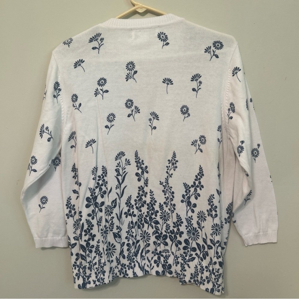 Women’s Cathy Daniels Blue and White Floral Cardigan Sweater. - Picture 6 of 8